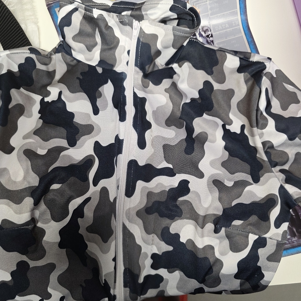 Spirit Halloween Snow Soldier Costume Camouflage Jumpsuit in Black and White S - Picture 7 of 7
